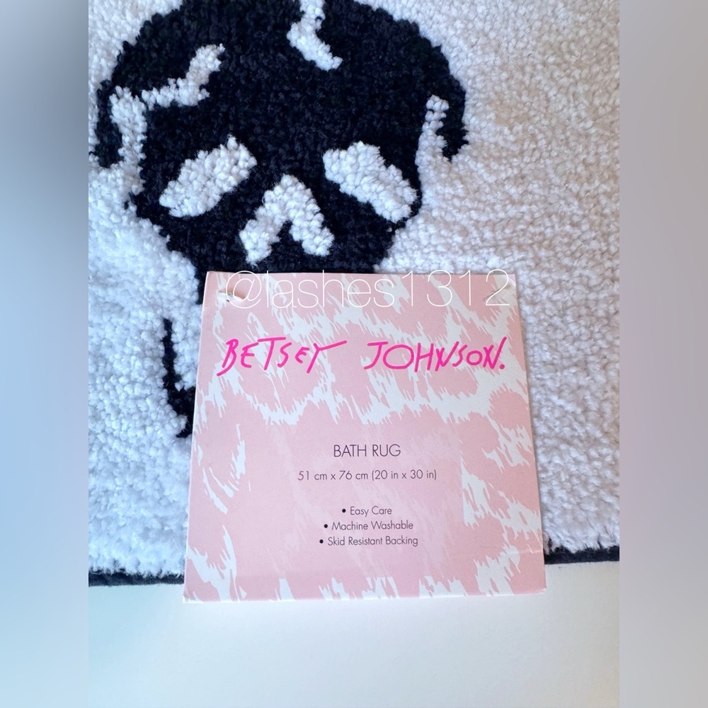 BETSEY JOHNSON Skull Bath Rug Mat - Black White Halloween - Picture 2 of 5